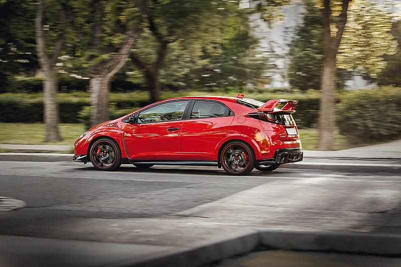 Die aerodynamische Silhouette des Honda Civic Type R sorgt für Anpressdruck