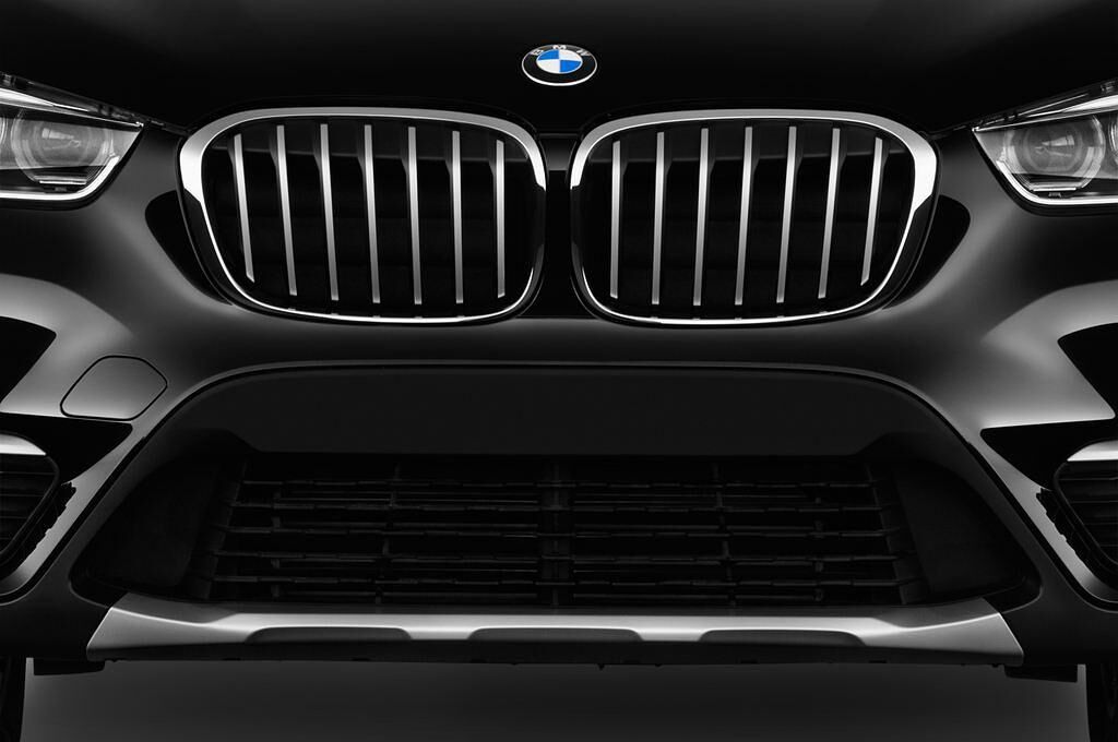 BMW X1 (Baujahr 2016) xLine 5 Türen Kühlergrill und Scheinwerfer