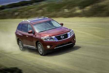 Der Nissan Pathfinder kommt mit Allradantrieb auch Off-Road klar