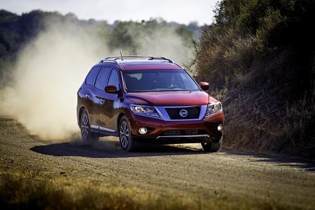 Der Nissan Pathfinder kommt mit Allradantrieb auch Off-Road klar