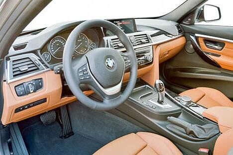 Wenig Neues: Auch nach dem Facelift präsentiert sich das Cockpit im 3er BMW aufgeräumt wie eh und je.