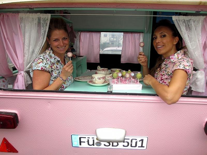 Die charmanten Ladies von Sandybel\\\'s Sweet Caravan: Anabel Kuntz und Sandra Leon Gallardo.