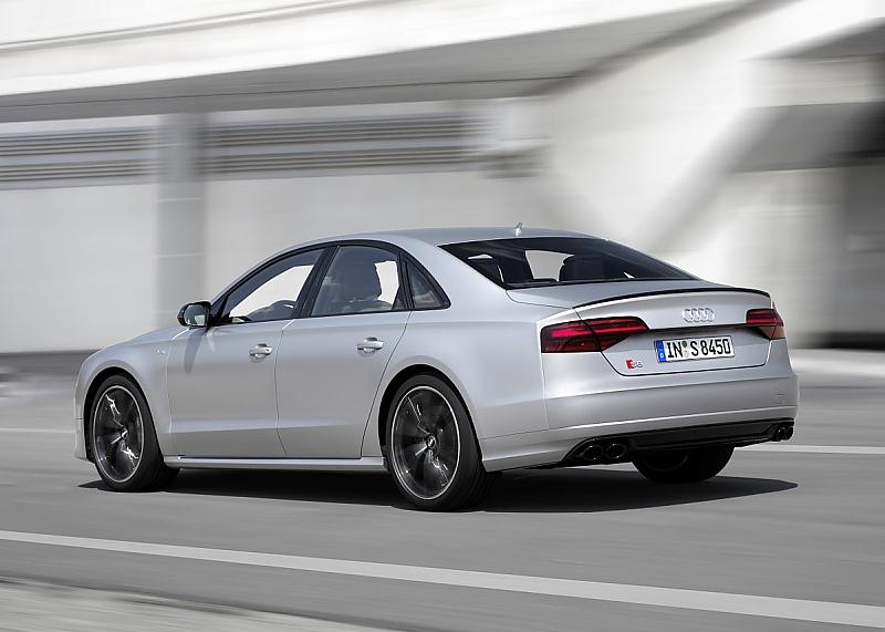 Audi S8 Plus - mit kleinem Heckspoiler