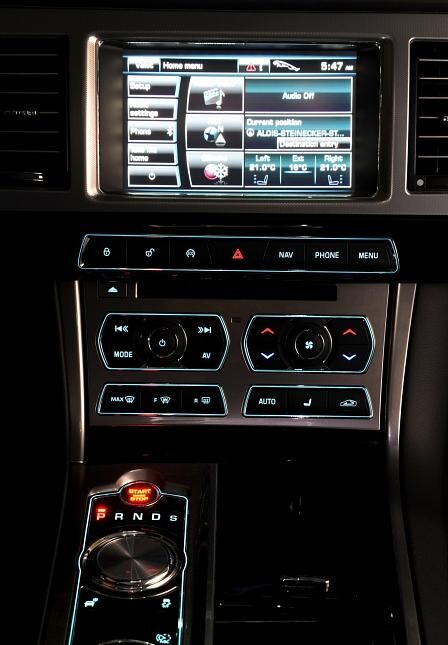 Das mäßige Navigationssystem des Jaguar XFR