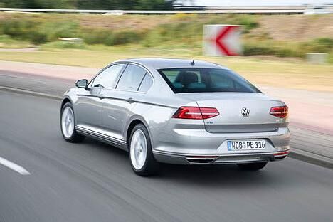 Show must go on: Der neue Passat macht auch von hinten eine gute Figur.