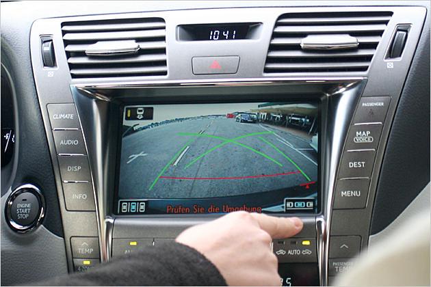 Einparkassistent: Das System wurde gegenüber dem Prius verbessert