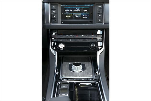 Das Achtzoll-Display des Infotainment-Systems ist serienmäßig