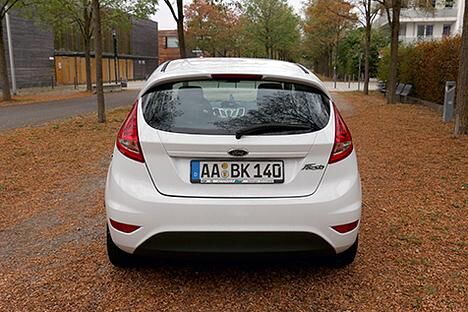 Die Platzverhältnisse sind für einen Kleinwagen vollkommen ausreichend.