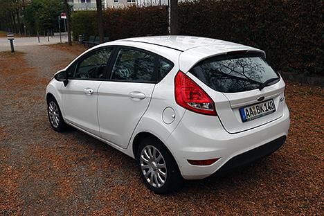 Fazit: Am Vor-Facelift-Modell der aktuellen Fiesta-Generation gibt es nicht viel auszusetzen. Das Fahrwerk in knackig, das Platzangebot ausreichend und der Innenraum hochwertig. Einzig der 82 PS Motor enttäuscht.