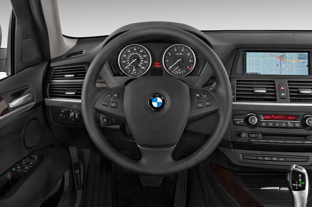 BMW X5 (Baujahr 2010) xDrive50i 5 Türen Lenkrad