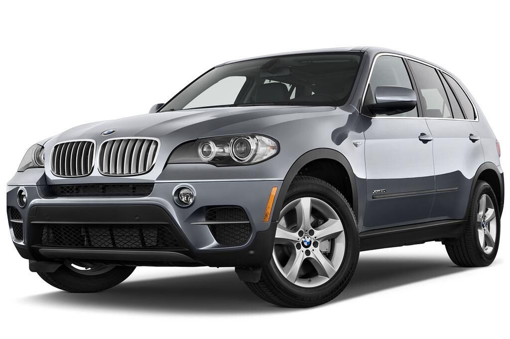 BMW X5 (Baujahr 2011) xDrive50i 5 Türen seitlich vorne mit Felge