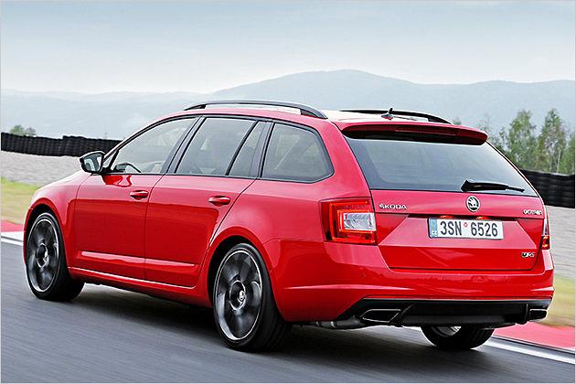 Im Octavia RS 230 erstarkt der 2,0-Liter-Turbo-Benziner im Vergleich zum normalen Octavia RS um zehn auf 230 PS. Dazu soll eine neue Vorderachsquersperre die Neigung zum Untersteuern verringern