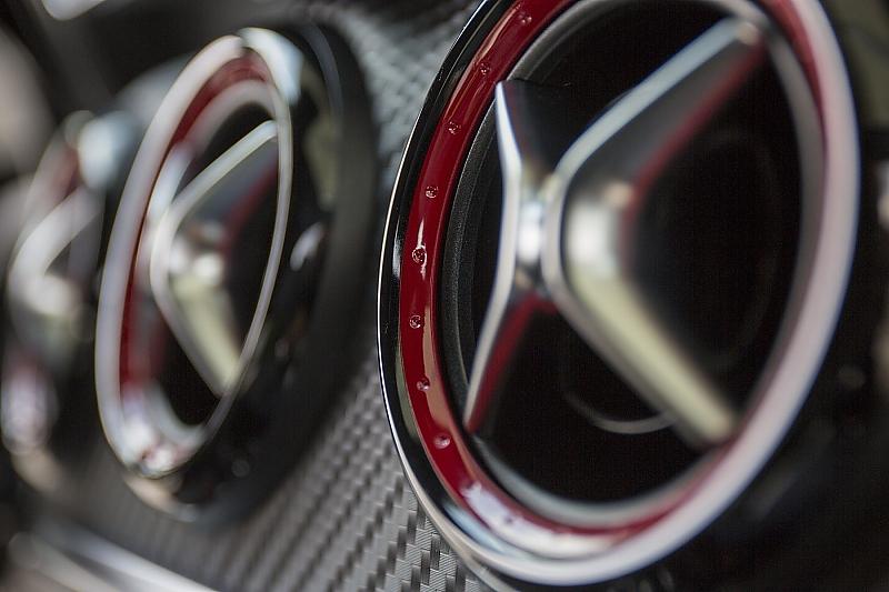 Edel und hochwertig geht es im Mercedes AMG A 45 4Matic zur Sache.