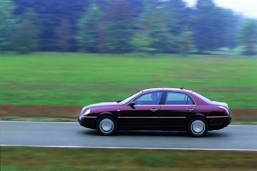 LANCIA-Thesis-2-4-20v--2002-2007-
