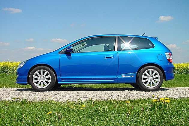 Sportliche Akzente: 16-Zoll-Leichtmetallfelgen und Seitenschweller