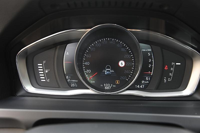 Beim Volvo S60 Cross Country gibt es ein zentrales Rundinstrument