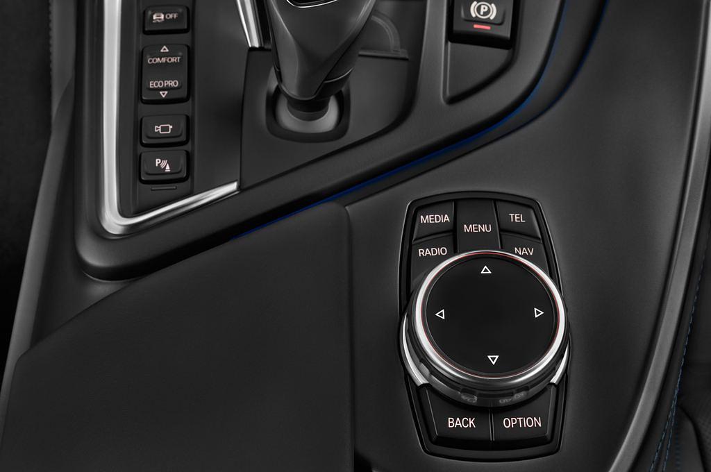BMW I8 (Baujahr 2015) Pure Impulse 2 Türen Radio und Infotainmentsystem