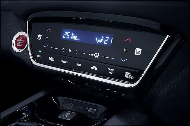 Klimaautomatik und Motorstartknopf haben sicher nicht alle Versionen