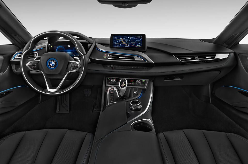 BMW I8 (Baujahr 2015) Pure Impulse 2 Türen Cockpit und Innenraum