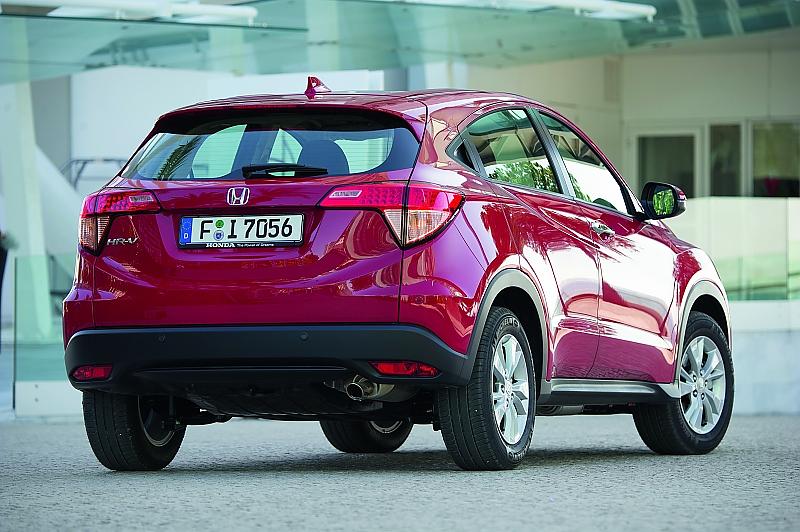 Der HR-V ist in der Grundausstattung serienmäßig mit einem 5-Zoll-LCD-Farb-Informationsdisplay in der Mitte der Armaturentafel sowie einem 160-Watt-Audiosystem mit CD-Player und vier Lautsprechern ausgestattet.