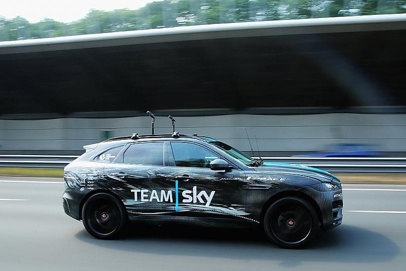 Jaguar F-Pace auf der Tour de France 2015