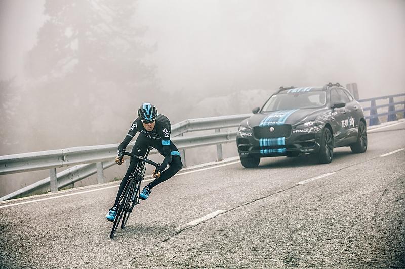 Jaguar F-Pace auf der Tour de France 2015