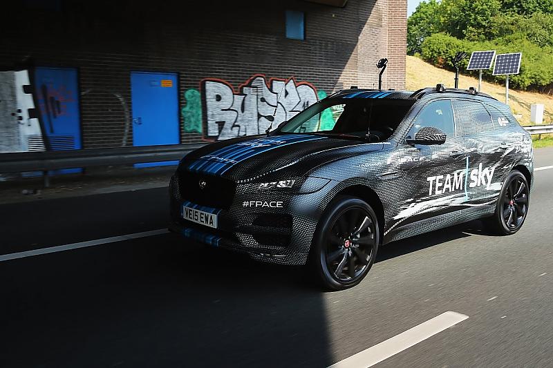 Jaguar F-Pace auf der Tour de France 2015