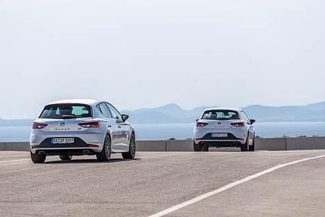 Rum ums Eck: Alle Cupra Modelle machen auf dem winkeligen Rennkurs gleichermaßen eine gute Figur.
