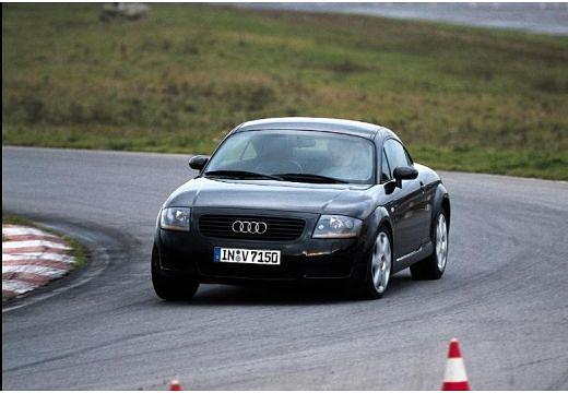 AUDI-TT-Coupe-quattro--2005-2006-