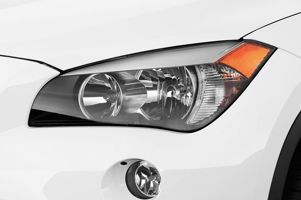 BMW X1 (Baujahr 2013) Sport Line 5 Türen Scheinwerfer