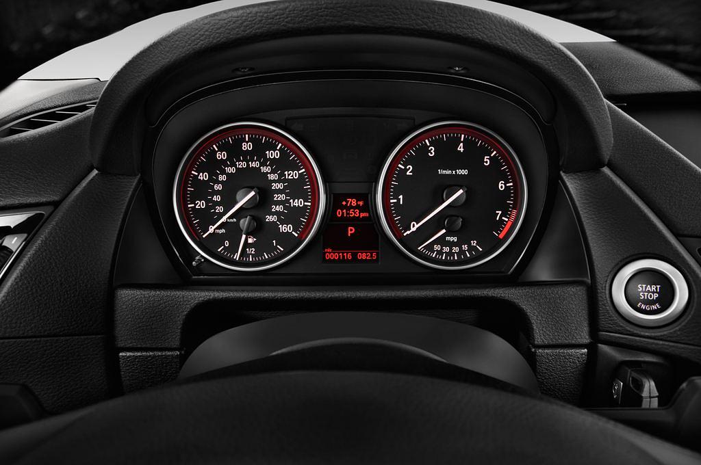 BMW X1 (Baujahr 2013) Sport Line 5 Türen Tacho und Fahrerinstrumente