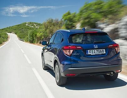 Die SUV-typisch höhere Bodenfreiheit sieht nur nach Offroad aus: Der Honda HR-V kommt ausschließlich mit Frontantrieb.