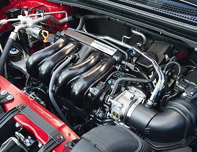 Unter der Haube des Honda HR-V stehen ein Diesel mit 120 PS sowie ein Benziner mit 130 PS zur Wahl. Beide sind serienmäßig mit einem Sechsgang-Schaltgetriebe gekoppelt. Ein stufenloses Automatikgetriebe gibt es gegen Aufpreis ausschließlich für den Benziner. 