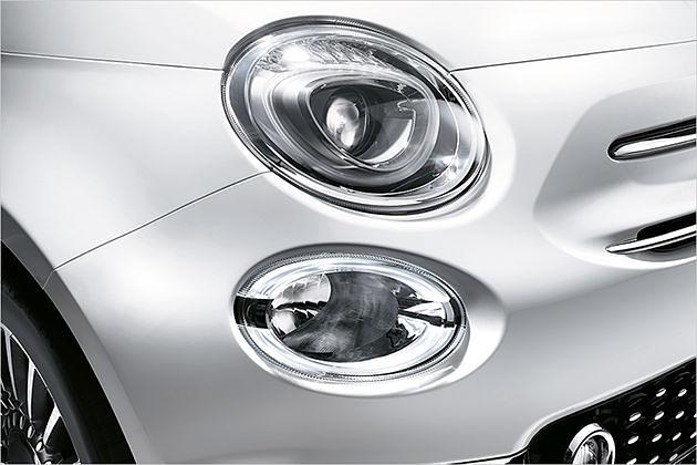 Die LED-Tagfahrleuchten (unter dem Scheinwerfer) hat nun eine Ringoptik, die an die Nuller im 500er-Schriftzug erinnern soll
