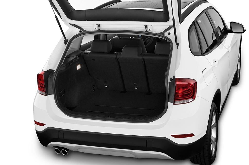 BMW X1 (Baujahr 2013) Sport Line 5 Türen Kofferraum