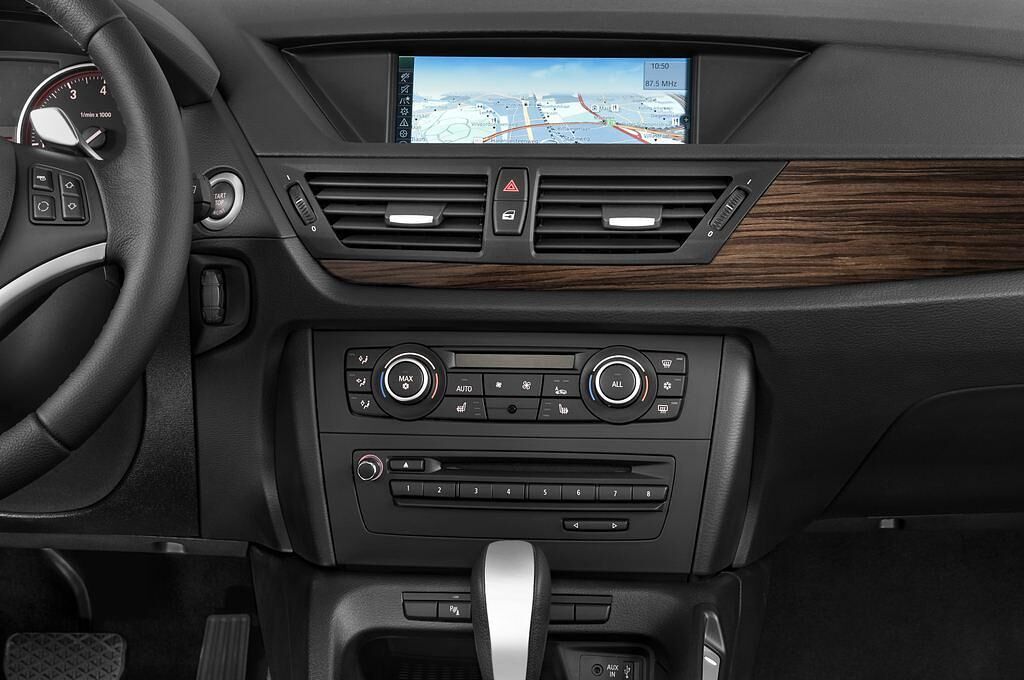 BMW X1 (Baujahr 2010) xDrive20d 5 Türen Mittelkonsole