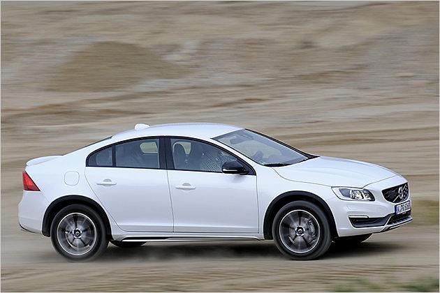 65 Millimeter höher: An die Form des S60 CC muss man sich erst gewöhnen. Hat aber was
