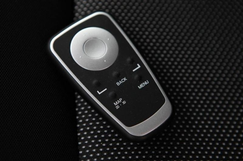 Die Zeiten sind bald vorbei: Bin ich beim Fernsehen? Die Navi-Fernbedienung im Renault Kangoo