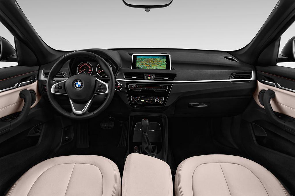 BMW X1 (Baujahr 2016) xLine 5 Türen Cockpit und Innenraum