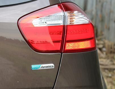 Auch ein EcoDynamics-Programm mit Start-Stopp-System und Energie-Regenerationssystem ist in der höchsten Ausstattung des Kia Rio an Bord. Wirklich viel Kraftstoff lässt sich beim Stop-and-Go im Stadtverkehr jedoch auch damit nicht einsparen.