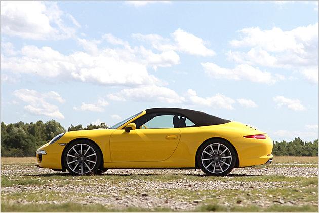 ... auseinander und das Cabrio ist mit der gleichen Dachlinie wie das Coupé unterwegs