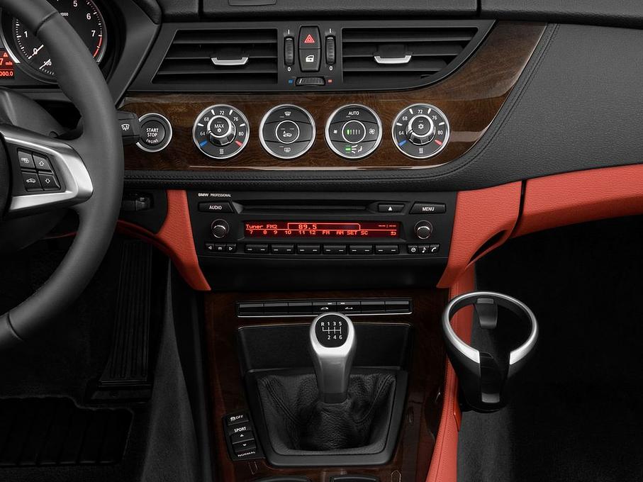 BMW Z4 (Baujahr 2010) sDrive30i 2 Türen Mittelkonsole