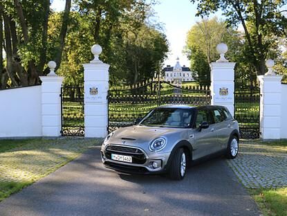 Der kann sich überall sehen lassen. Der Mini Clubman macht selbst auf Schwedens Golfplätzen einen souveränen Eindruck.