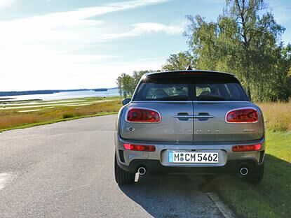 Die typischen Hecktüren des Mini Clubman machen optisch schon was her, ob sie allerdings auf Dauer so familienfreundlich sind, ist zumindest fraglich.