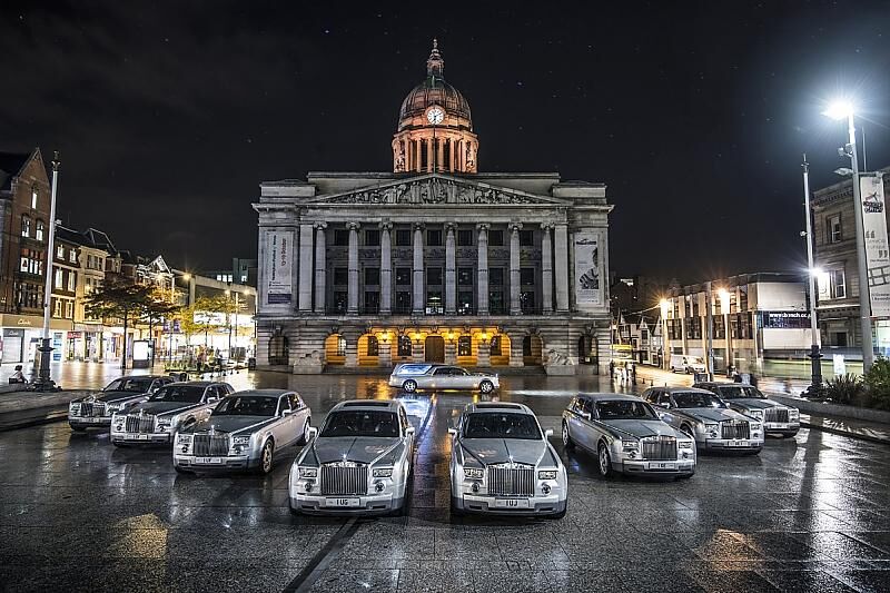 Das britische Bestattungsunternehmen A. W. Lymn mit seiner Rolls Royce Flotte