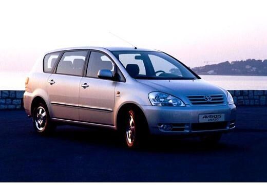 TOYOTA-Avensis-Verso--2001-2004-