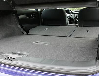 Sind die Flexi-Boards eingelegt, ergibt sich mit den umgelegten Sitzen beinahe eine komplett ebene Ladefläche.