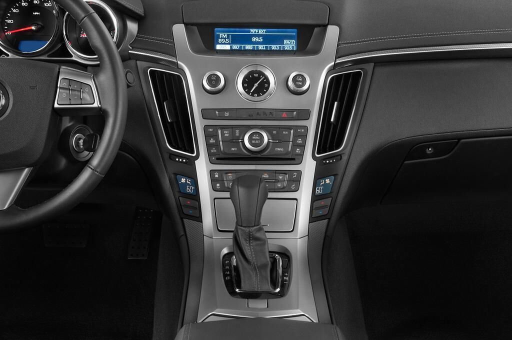 Cadillac CTS (Baujahr 2009) Elegance 4 Türen Mittelkonsole