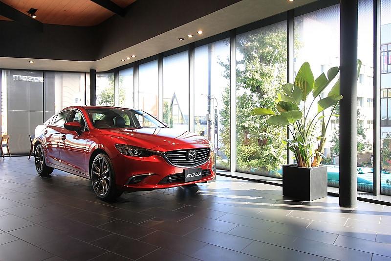 Das Mazda Autohaus in Tokio soll ein Vorbild für alle weiteren Mazda-Autohäuser werden.