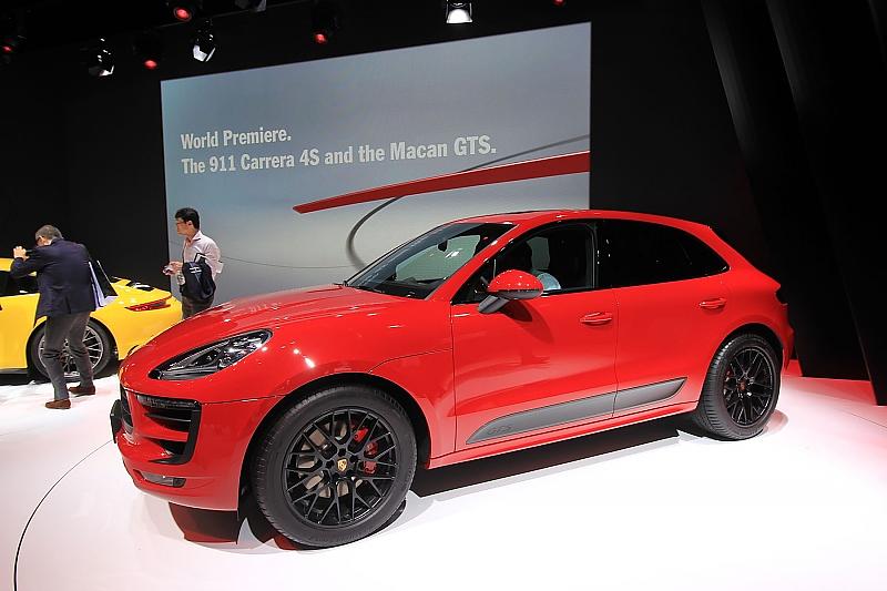 Tokio Motor Show 2015 mit dem Porsche Macan GTS